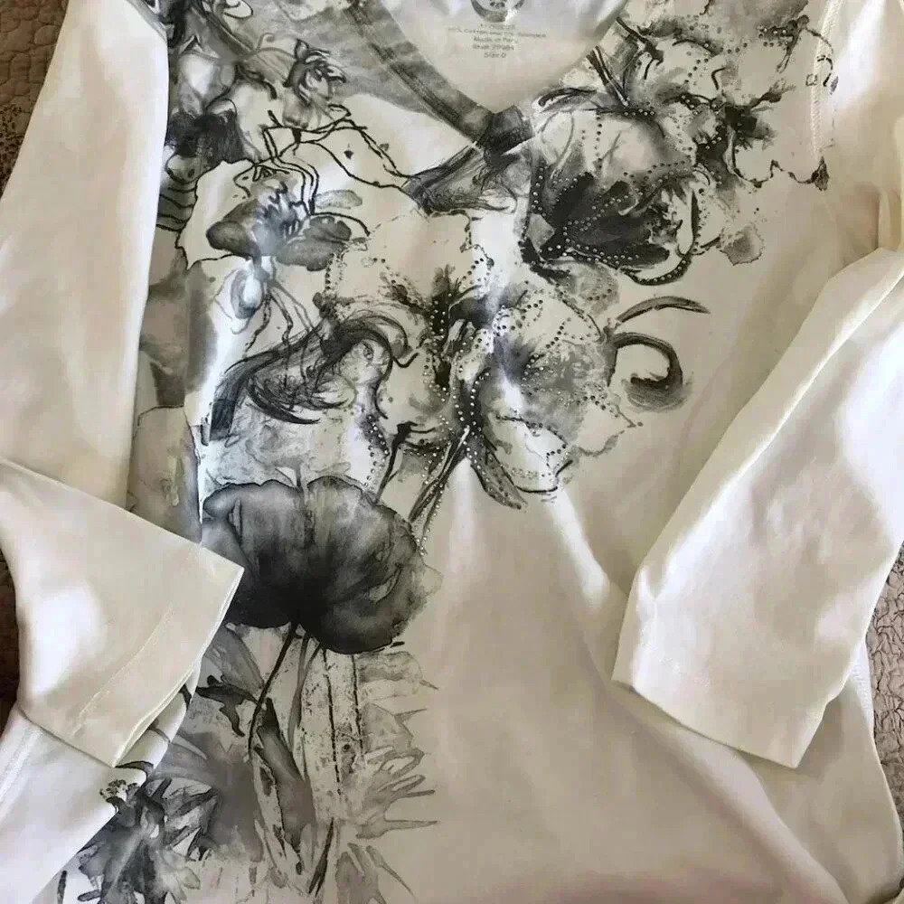 Chicos Zenergy White Gray V neck